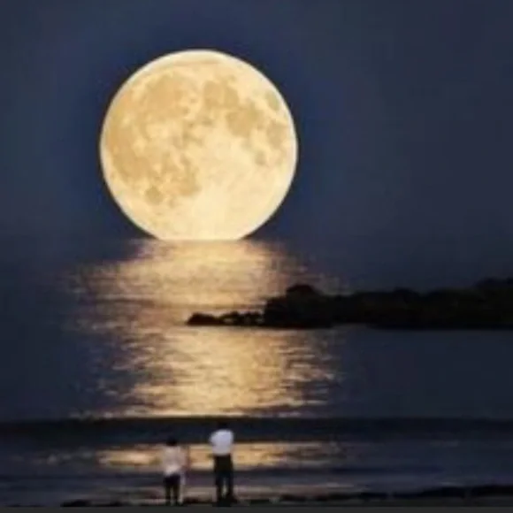 FOLLOW ME! COME SHOP❗️MAKE OFFERS❗️I COUNTER OR ACCEPT! THIS GIRL IS ON FIRE🔥 - Picture 5 of 16